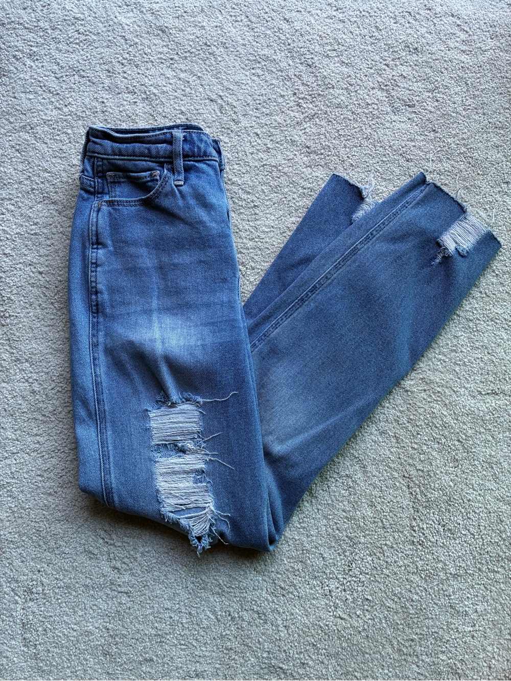 Hollister Ultra High-Rise Mom Jean